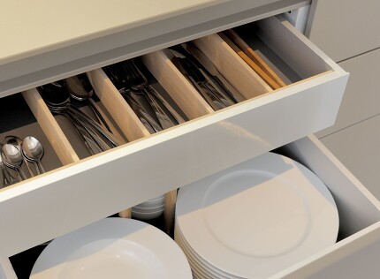 Schubladeneinsätze und -höhen gibt es in modernen Küchen für jedes Geschirrteil Schubladeneinsätze und -höhen gibt es in modernen Küchen für jedes Geschirrteil