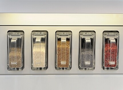 Praktische Vorratsbehälter, griffbereit und transparent zum Einbau in Ihrer Küche Praktische Vorratsbehälter, griffbereit und transparent zum Einbau in Ihrer Küche