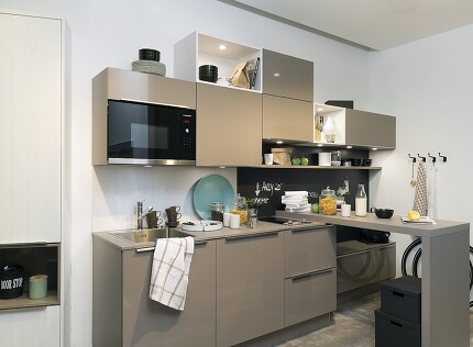 Wohnliche Küchenzeile mit vielen Funktionen für die kleine Küche Wohnliche Küchenzeile mit vielen Funktionen für die kleine Küche